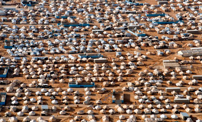 Mueren casi 30 personas en ataque a campamento en Siria