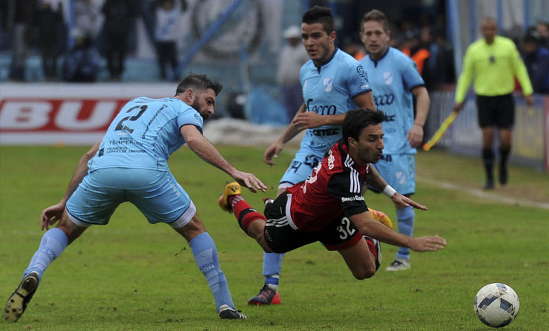 Un destrozado Newell’s no pudo con Temperley y cayó 2-0