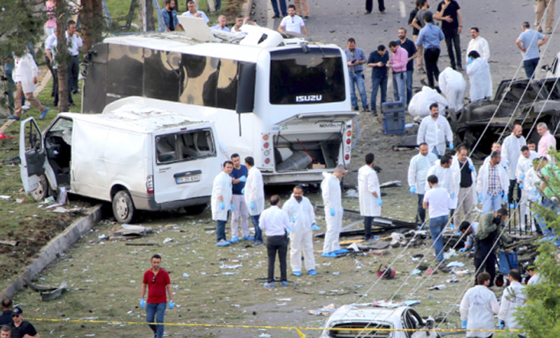 Tres muertos y 42 heridos por atentado en Turquía