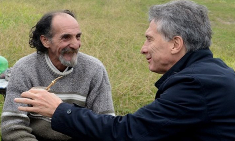 Agredieron al vendedor de tortas asadas que fue visitado por Macri