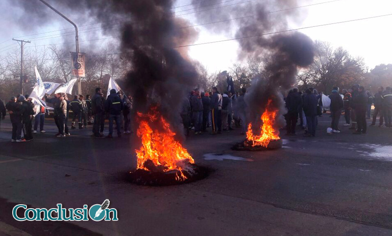 Trabajadores de la UOM bloquearon la planta de Acindar en Villa Constitución