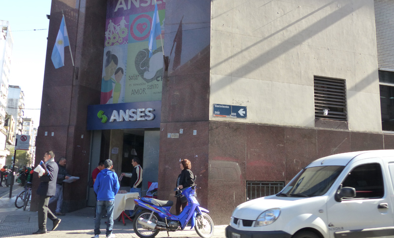 El Gobierno podrá vender activos de la Anses para pagar aumentos y juicios a jubilados
