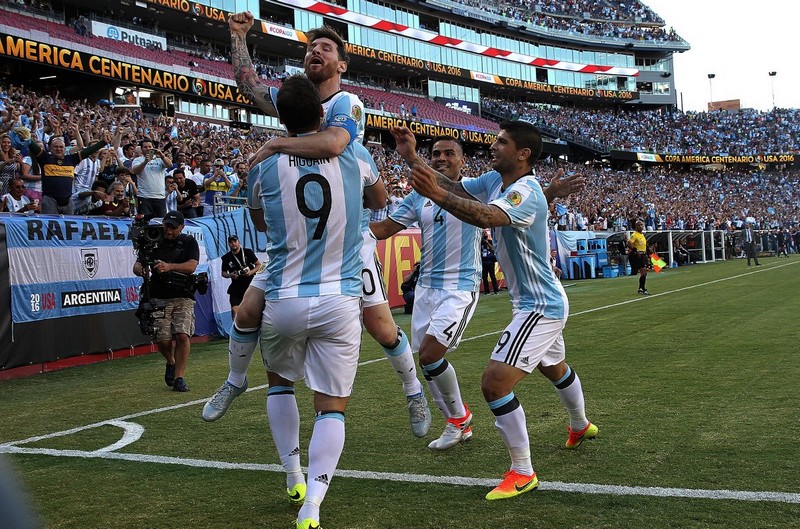 Argentina imparable: goleó a Venezuela, clasificó a semis y es candidato al título