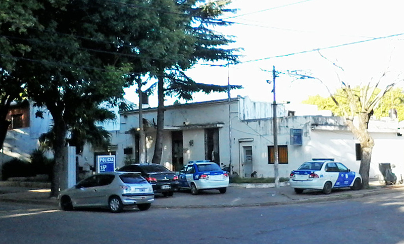 Robaron un auto y al escapar atropellaron a una  mujer