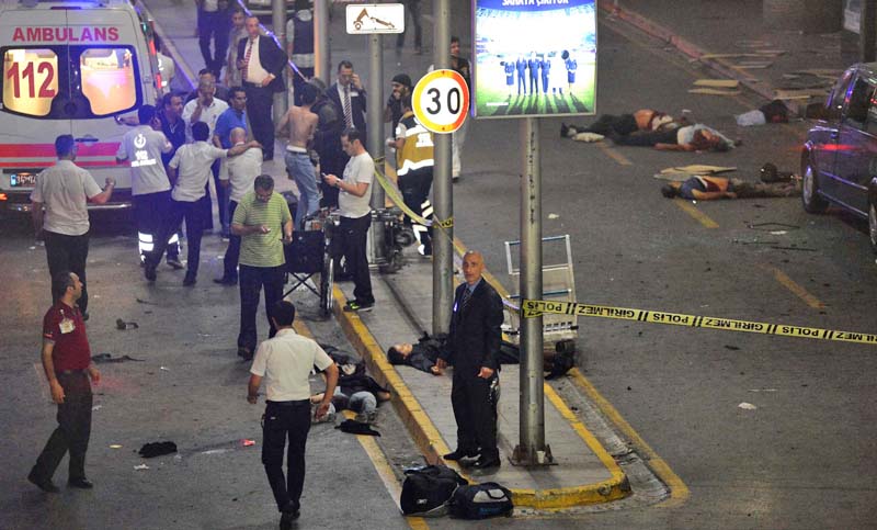 El gobierno turco identificó tres sospechosos por el atentado en el aeropuerto de Estambul