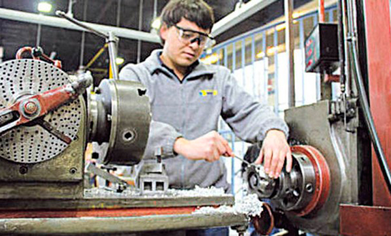 Industriales acusan al gobierno de favorecer a empresas extranjeras