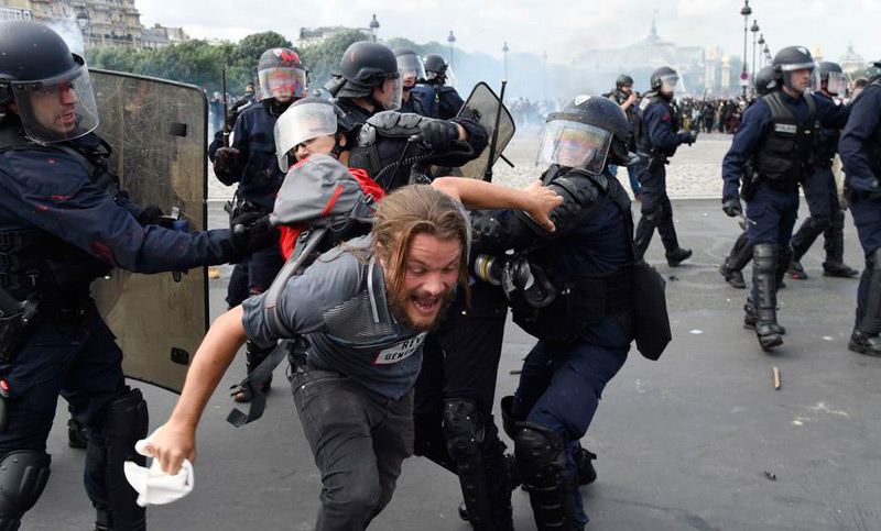 Incidentes en París en manifestación contra reforma laboral en plena Eurocopa