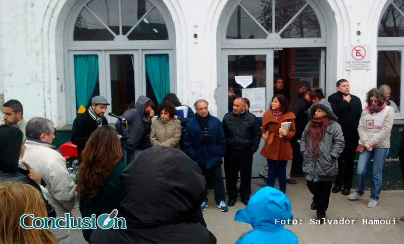 Realizaron un nuevo abrazo solidario en el Hospital Roque Sáenz Peña