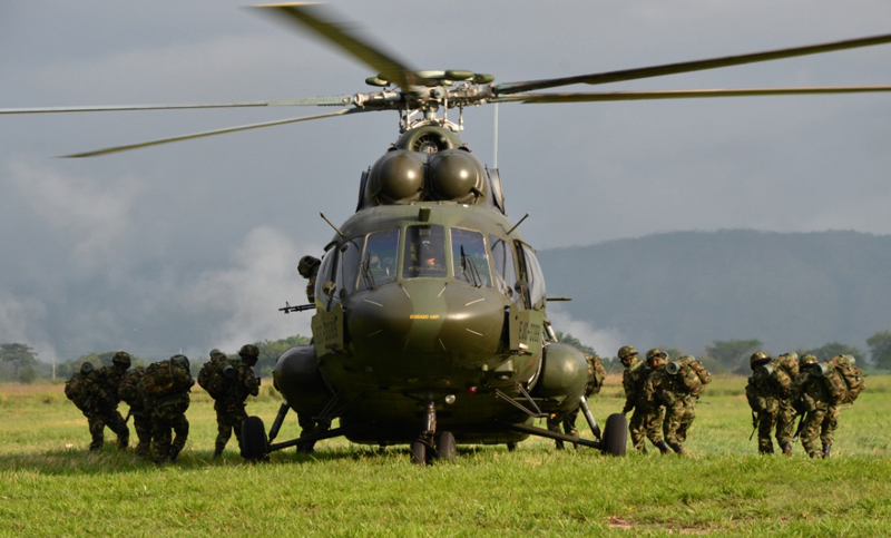 Colombia: 17 militares murieron tras caer helicóptero en el centro del país