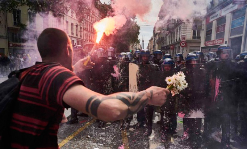 Pese a las protestas, París anunció que no dará marcha atrás con su reforma laboral