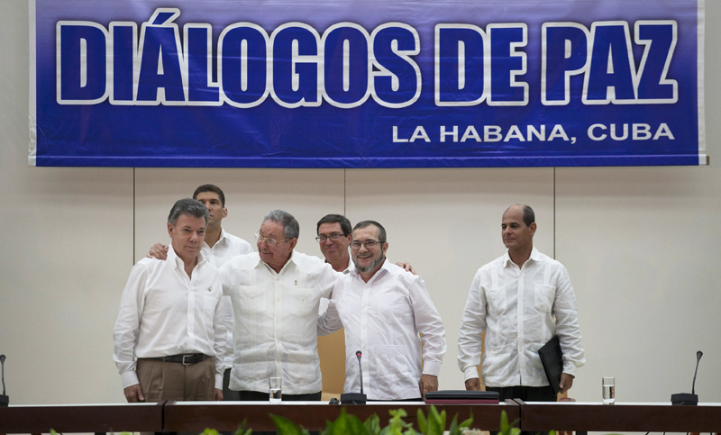 El gobierno colombiano y las Farc anuncian acuerdo definitivo de paz