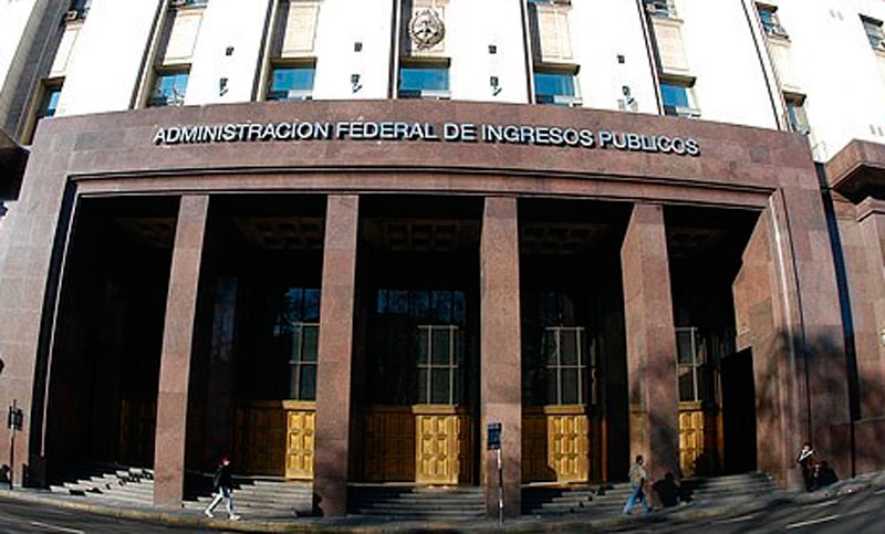 Afip empieza la devolución de retenciones por compra de dólares en 2015