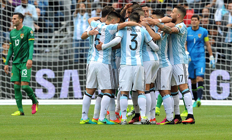 Argentina goleó a Bolivia y jugará ante Venezuela