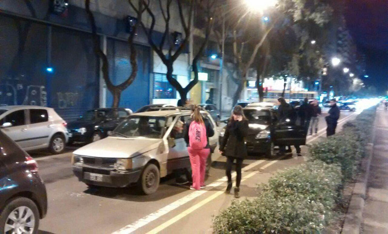 Cuatro autos provocaron un choque múltiple por calle Pellegrini
