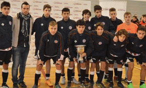 El seleccionado rosarino con Diego Giustozzi, entrenador del seleccionado mayor de futsal.