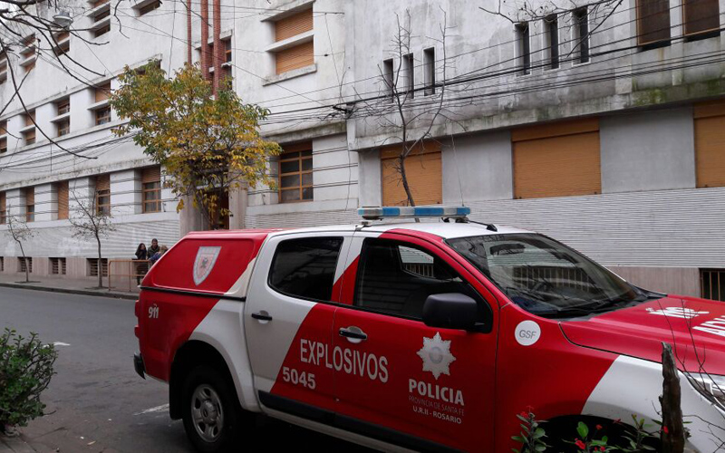 Una falsa amenaza de bomba rompió la calma en una escuela