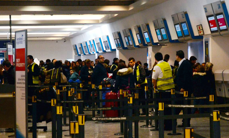 Una nueva movilización de los controladores aéreos en el aeropuerto de Ezeiza