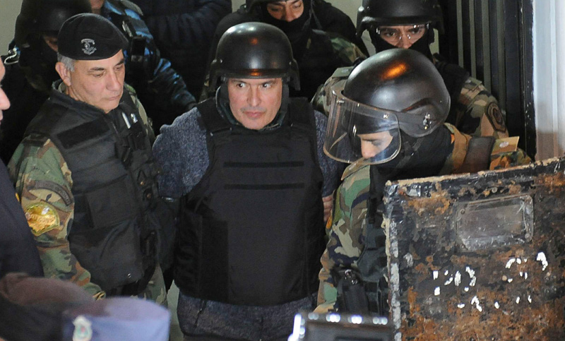 Mientras López declara, la Justicia allana su casa
