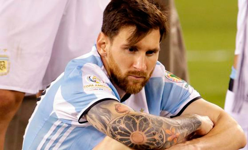 La renuncia del capitán argentino retumbó en los medios del mundo