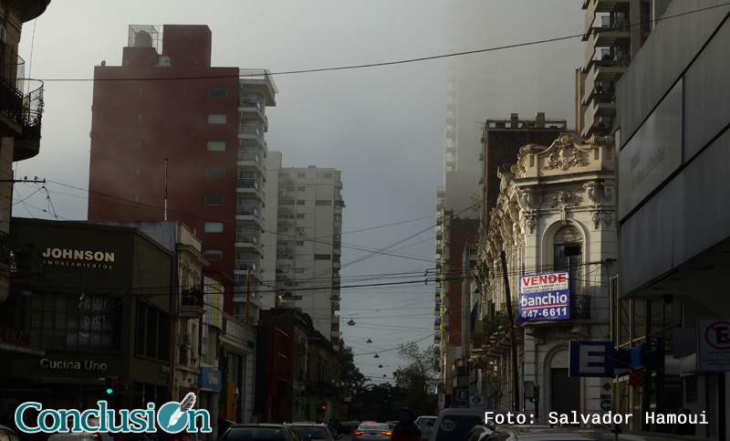 Niebla, nubes y llovizna en un viernes para quedarse adentro