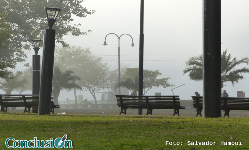 Rige el alerta en el norte provincial y Rosario está nublado, húmedo y con niebla