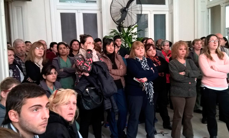 Trabajadores del Sanatorio de los Nuevos Ayres esperan por su continuidad laboral