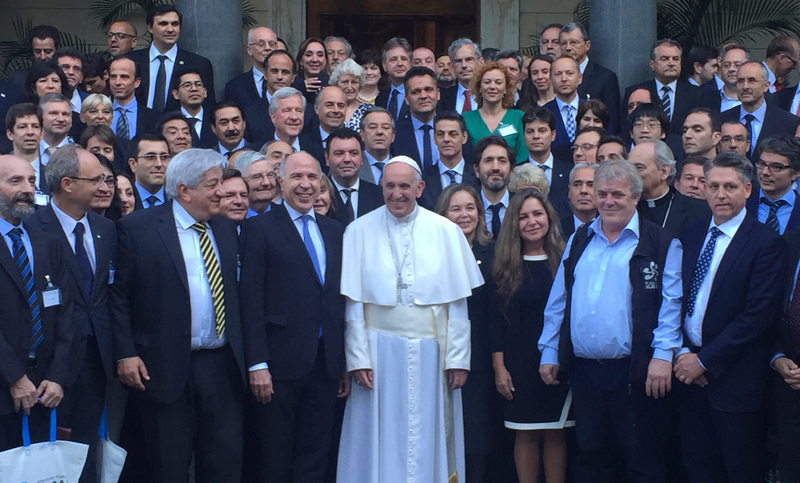 Ante jueces y fiscales, el Papa pidió “no caer en la telaraña de la corrupción”