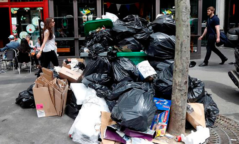 Hollande se endurece y amenaza con romper las huelgas por decreto