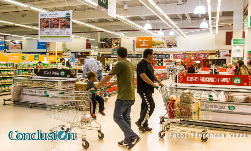 La canasta básica de alimentos aumentó 2,39 % en julio, según Consumidores Libres