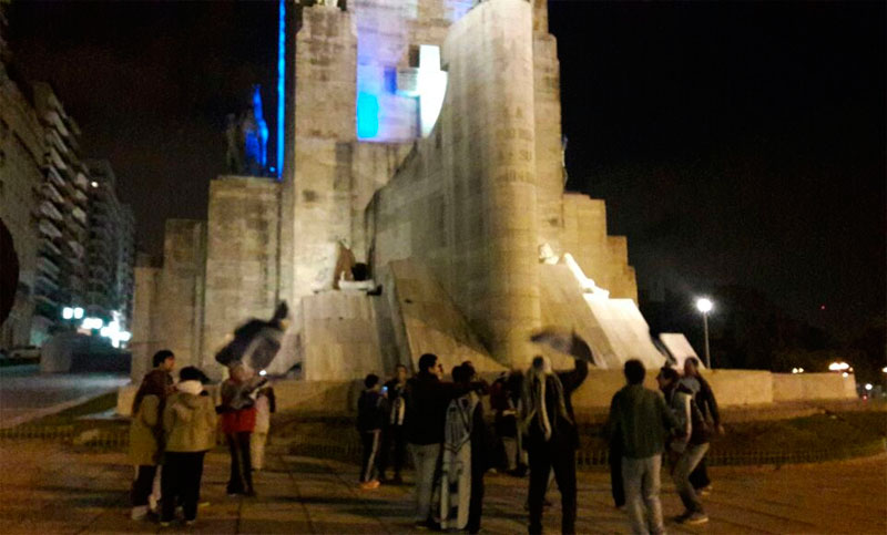 Hinchas de Talleres festejaron la consagración en el Monumento