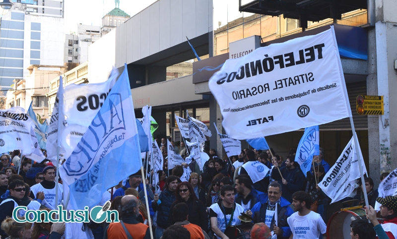 Movilización de telefónicos a las oficinas de Telecom por reclamos laborales