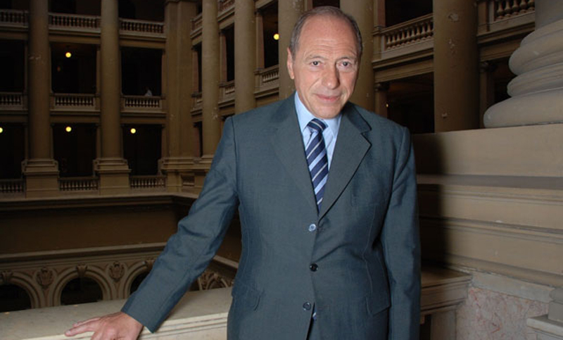 Suspendieron a Raúl Zaffaroni para ejercer como abogado