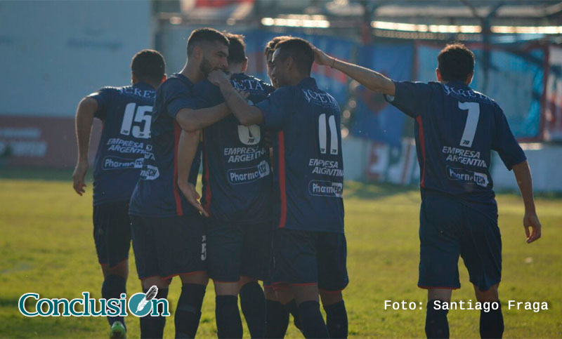 El Charrúa derrotó 2-1 a Las Parejas y sueña con las semis de Copa Santa Fe