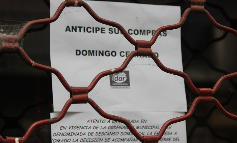 Ya rige el Descanso Dominical en Rosario y la mayoría de los súper acatan la ley