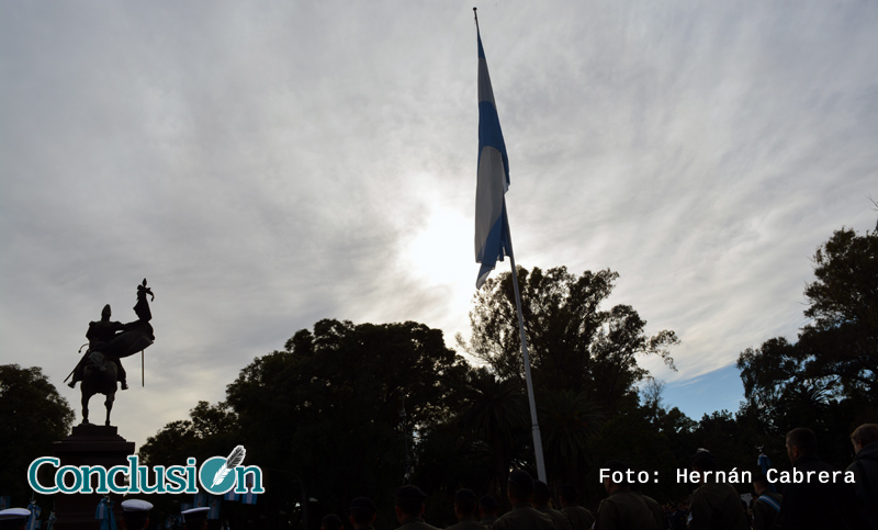 Un día como hoy, Belgrano enarbolaba por primera vez la bandera argentina
