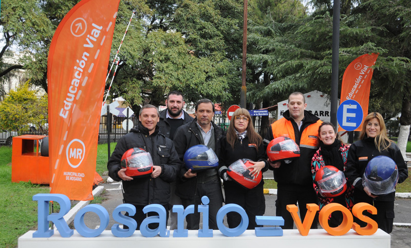 Entregaron 50 cascos por el Mes de la Conciencia Vial