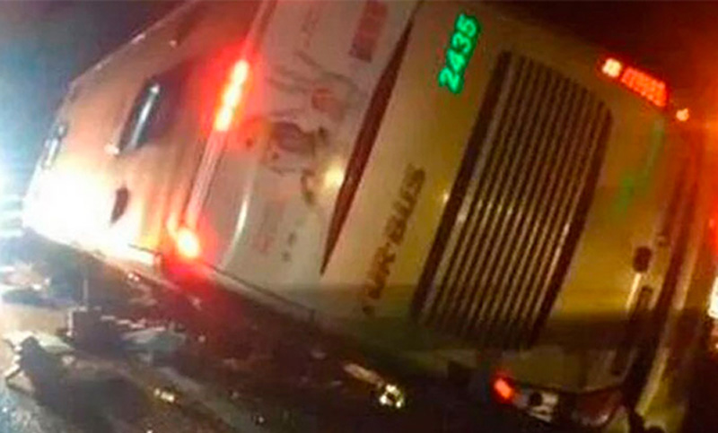 Cuatro muertos y 44 heridos por accidente de un micro en Chile