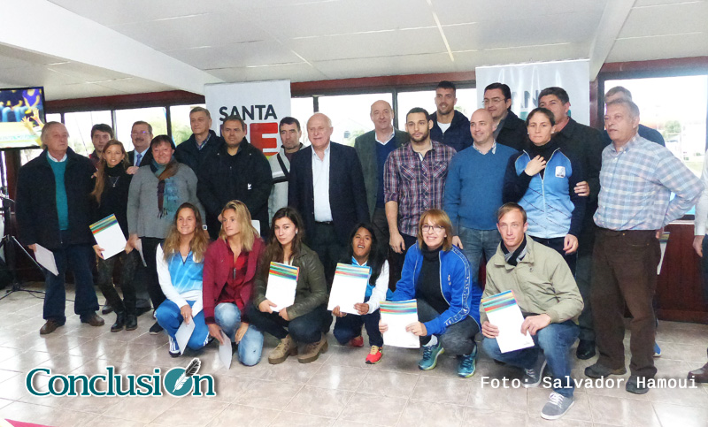 Deportistas santafesinos recibieron becas