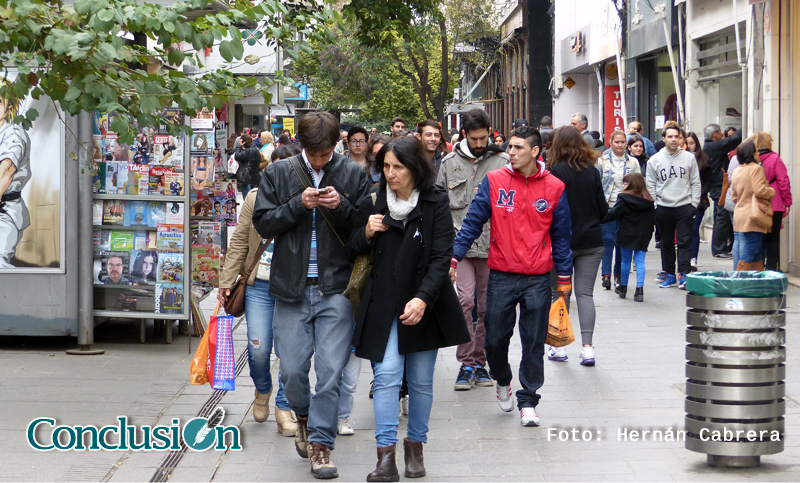 Pese al feriado puente, gran actividad comercial en el centro rosarino