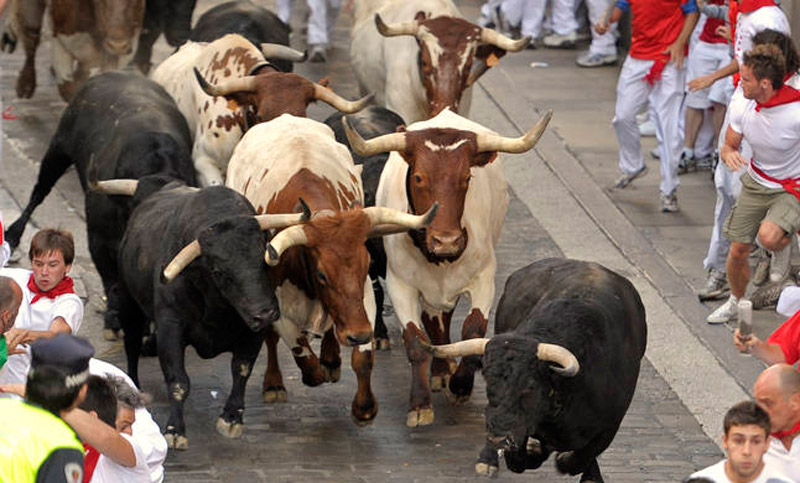 Cinco heridos, uno de ellos grave, en primer encierro de San Fermín