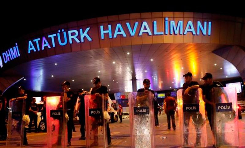 Prisión preventiva a 13 personas acusadas de colaborar con el atentado en Estambul