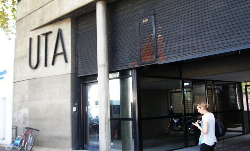 La UTA acordó un aumento del 21% con sumas fijas y cláusula gatillo