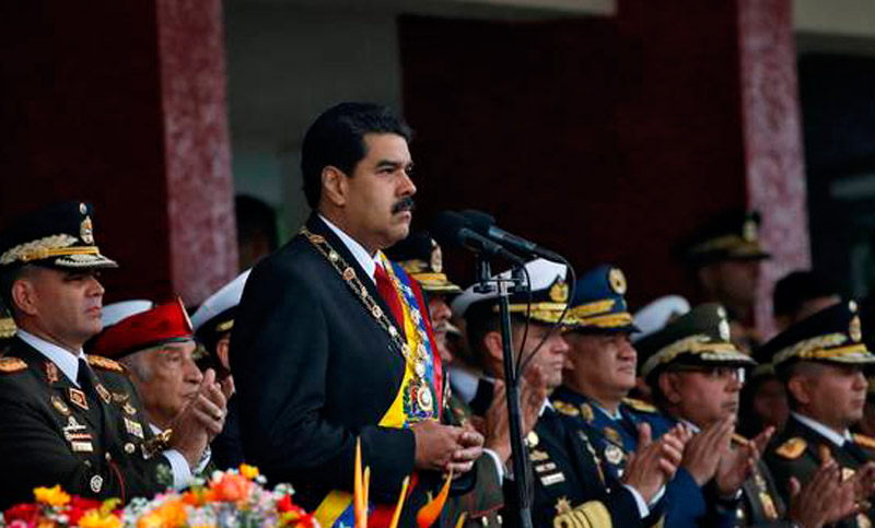 Maduro pide más poderío militar mientras sube tensión por revocatorio