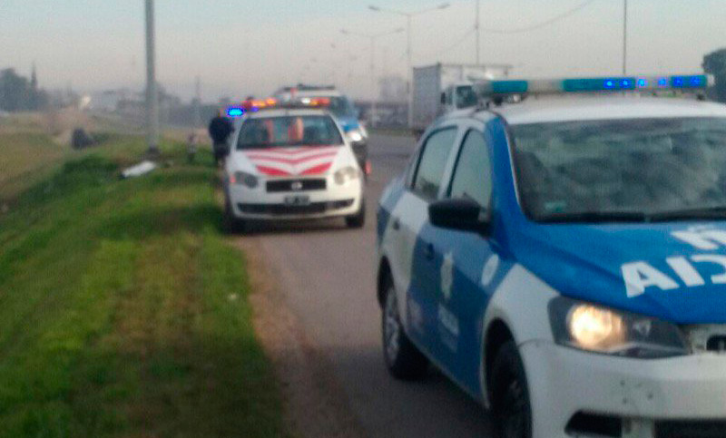 Motociclista embistió un guardarraíl en Circunvalación y falleció