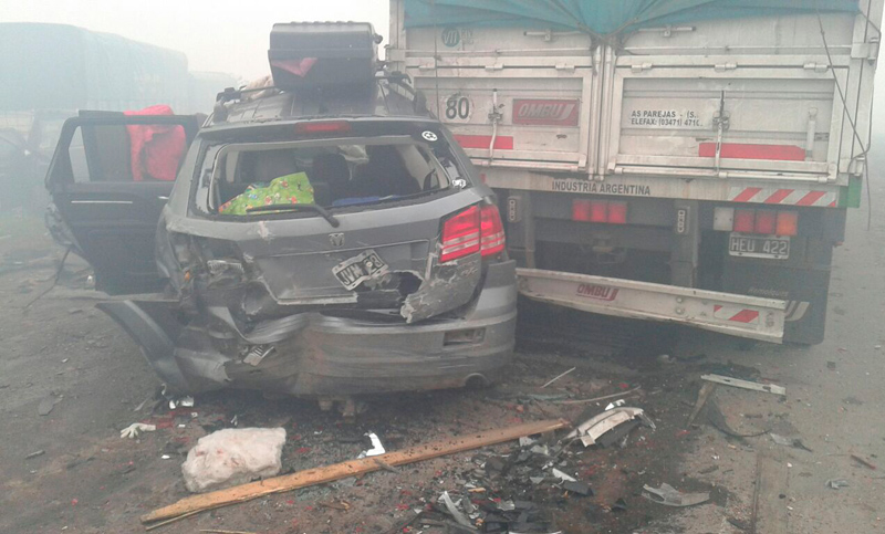 Fatal accidente en cadena en plena autopista Rosario-Santa Fe