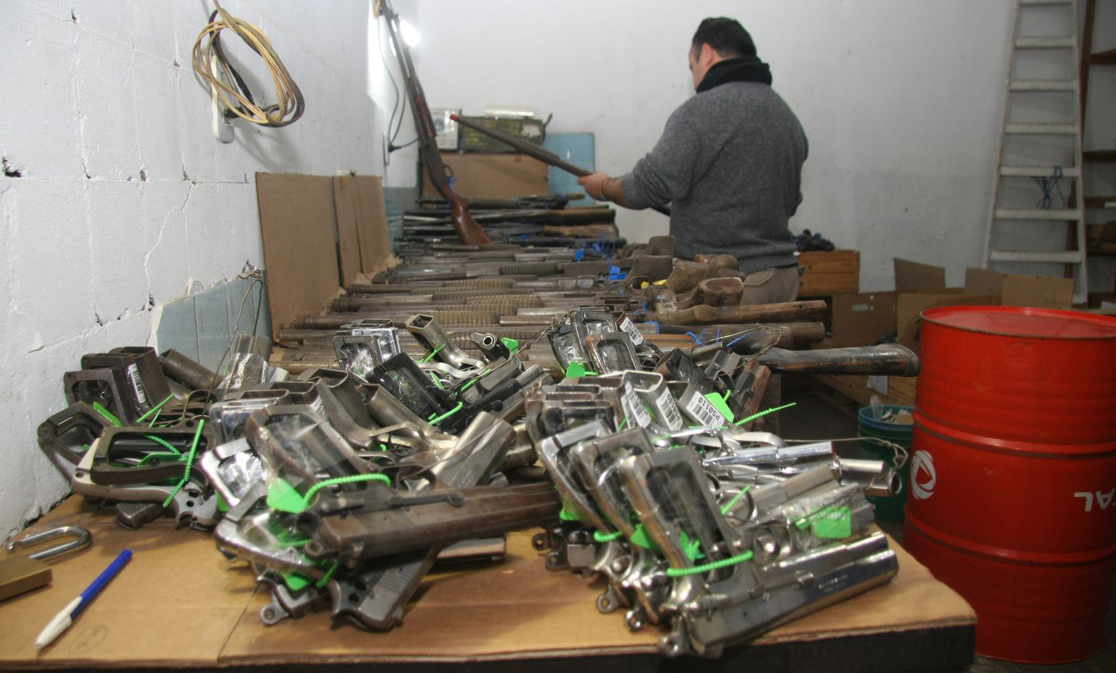 El ministerio de Seguridad provincial entregó casi 3 mil armas para su destrucción