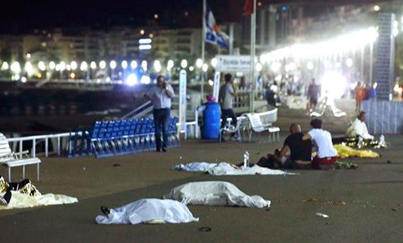 «El camión avanzaba contra la gente y disparaba»