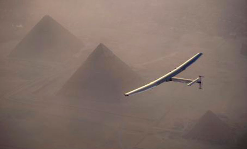 El novedoso avión solar sigue su vuelo y llegó a Egipto