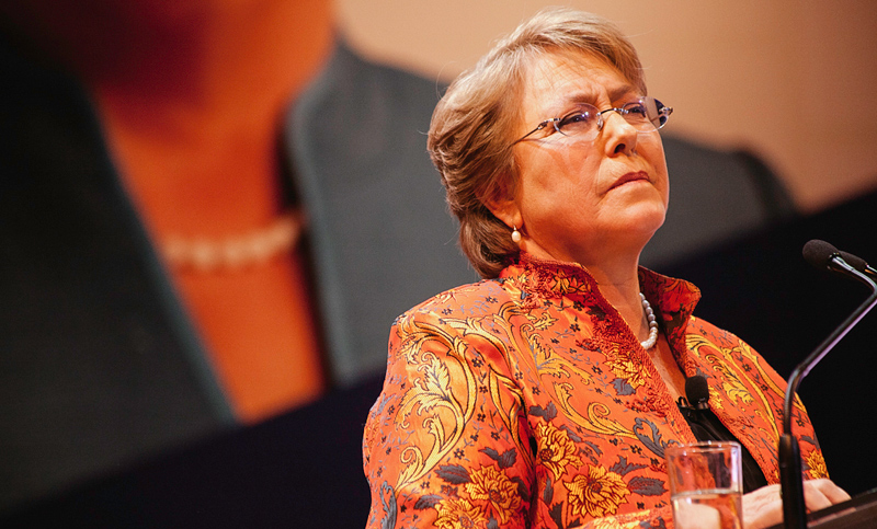 Bachelet registra el mínimo histórico en aprobación