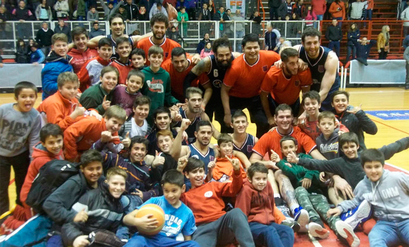 Básquet: Santa Fe ganó y esta noche jugará la final del Argentino